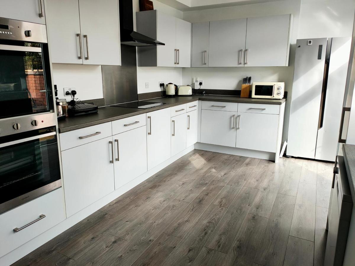 Wentworth Road Accomodation Донкастер Екстер'єр фото