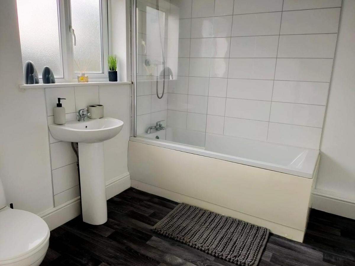 Wentworth Road Accomodation Донкастер Екстер'єр фото