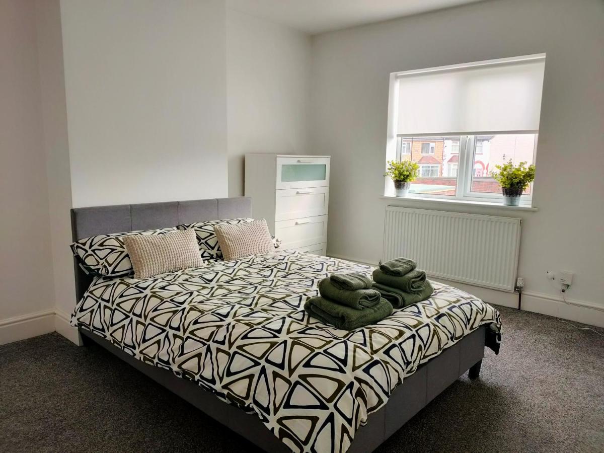 Wentworth Road Accomodation Донкастер Екстер'єр фото